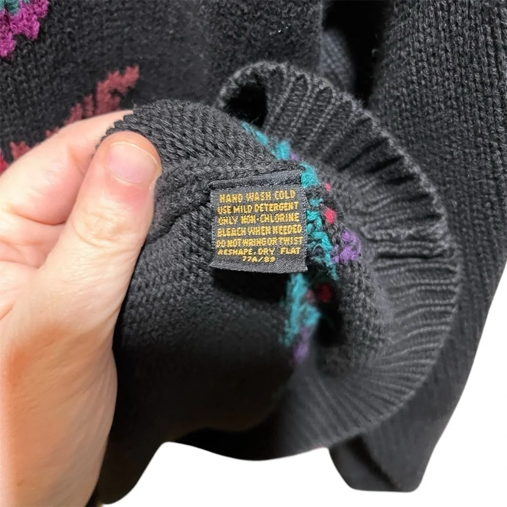 Vintage Cotton Black Sweater with Needle Point Floral Accents Medium 90s - Picture 3 of 8